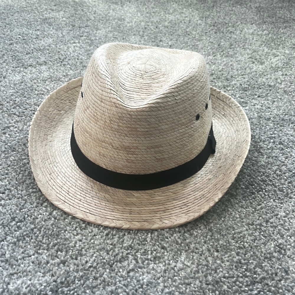 Perfect condition straw fedora for men and women